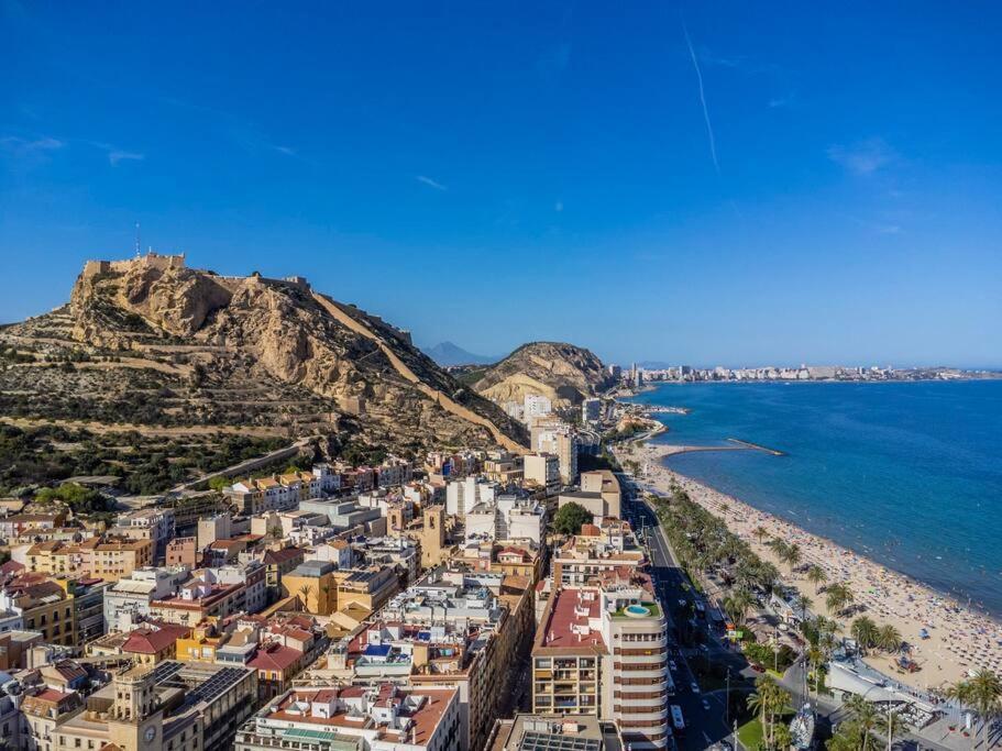 Marieta Apartment By The Castle With Ac Alicante Eksteriør bilde